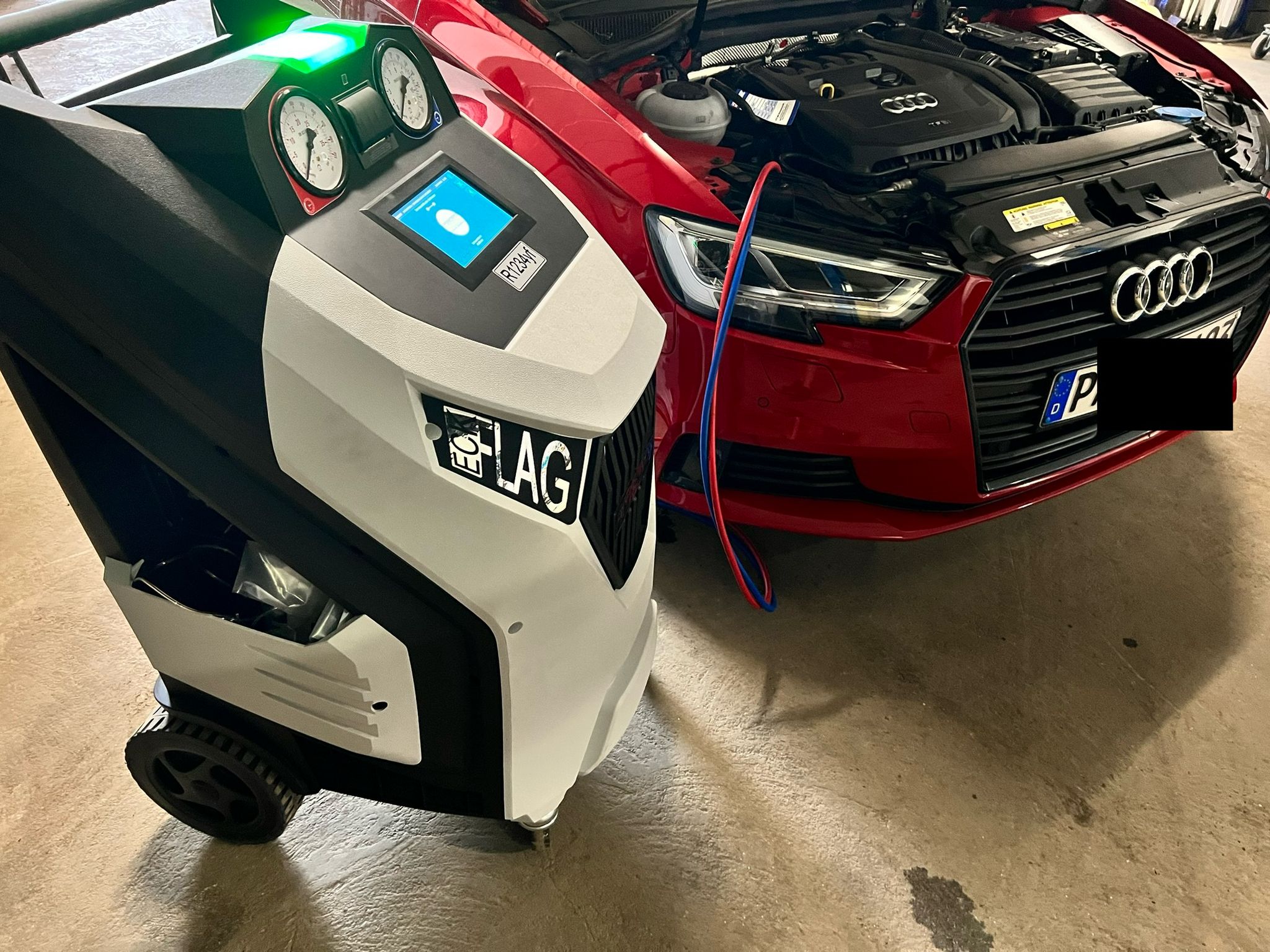 AUDI Reparatur rot